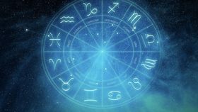 Horoscop 30-31 august. Ultimul weekend din august va fi plin de surprize pentru unii nativi